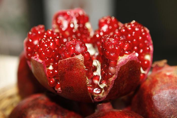 pomegranate-196800_1280.jpg